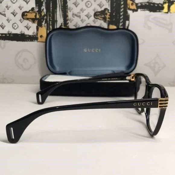 Gucci Black Oversized Square Sunglasses GG0526o 001 display picture 1